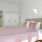 ゲストハウス Quartos Do Marques 2*