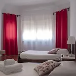 ゲストハウス Quartos Do Marques 2*